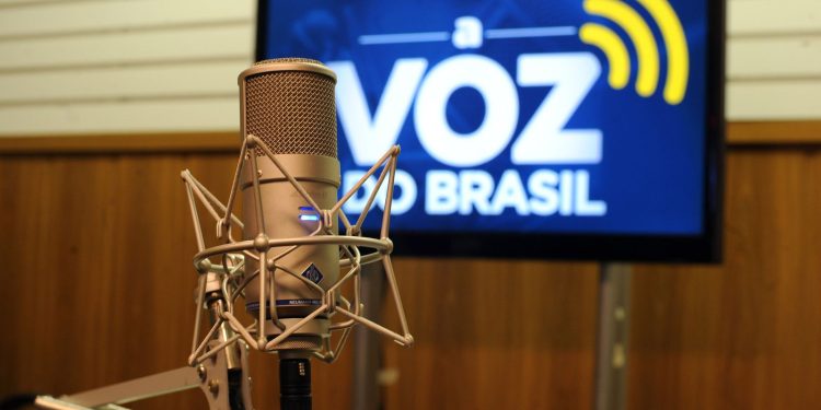 Definida flexibilização ou dispensa de transmissão de A Voz do Brasil