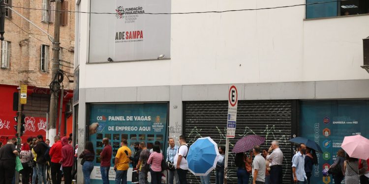 Dezembro fecha com saldo negativo de 431.011 empregos, diz Novo Caged