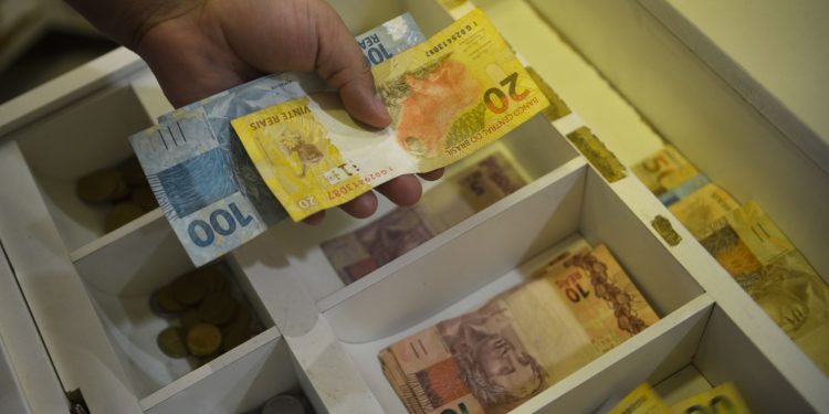 Mercado financeiro eleva projeção da inflação de 5,74% para 5,78% Mercado financeiro eleva projeção da inflação de 5,74% para 5,78%