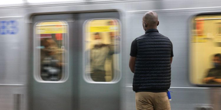 SPTrans disponibiliza duas linhas especiais para desfiles no Anhembi