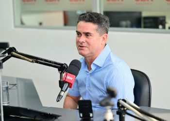 David Almeida destaca avanços mesmo enfrentando as maiores crises durante entrevista