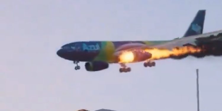 Vídeo de avião em chamas é fake e foi editado com inteligência artificial
