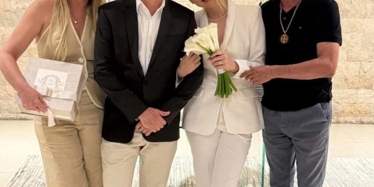 Prefeito David Almeida casa-se dois dias após reeleição em cerimônia intimista