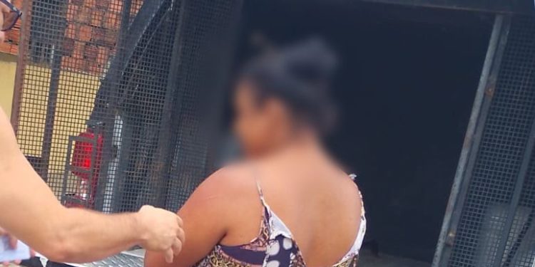 Polícia Civil prende mulher em Alvarães por ameaçar e agredir o pai idoso Polícia Civil prende mulher em Alvarães por ameaçar e agredir o pai idoso
