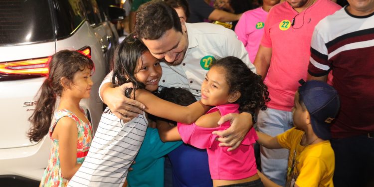 ‘Nossa missão é salvar Manaus’, diz Capitão Alberto Neto em grande evento no bairro da Paz
