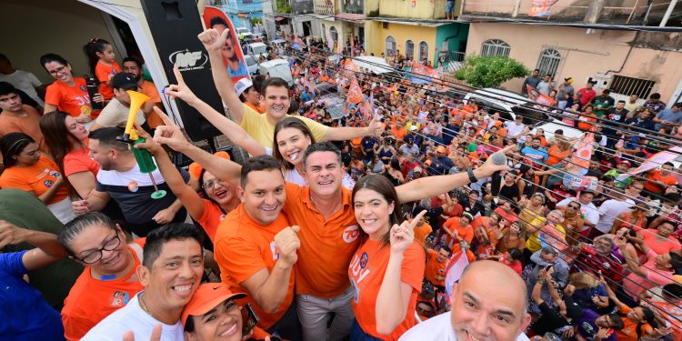 David Almeida celebra sua reeleição com homenagem à mãe