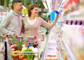 Supermercados de Manaus apostam em limpeza profissional para garantir segurança alimentar
