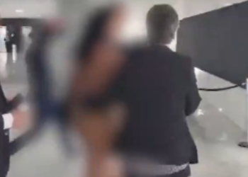 Mulher flagrada sem roupas no Planalto tenta falar com o presidente Lula