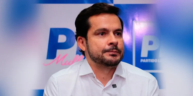 Alberto Neto cita pesquisa de instituto cuja credibilidade é questionada e que pertence a investigado pela PF