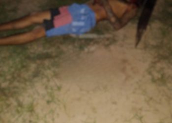 Homem é morto a pauladas em comunidade