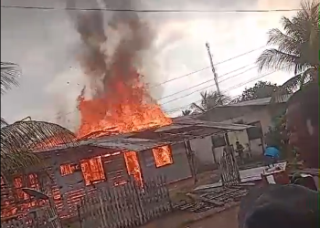 Incêndio destrói casa em Presidente Figueiredo