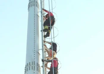 Homem fica preso em torre após tentar roubar fiação