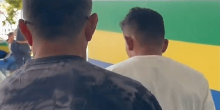 Homem é preso acusado de abusar sexualmente da enteada por 4 anos