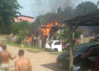 Mãe é condenada 33 anos por incêndio fatal que levou à morte do filho de dois anos