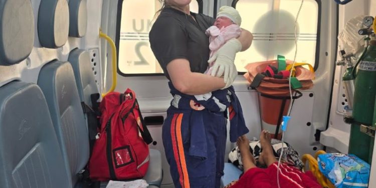 Profissionais do Samu realizam parto com sucesso em helicóptero