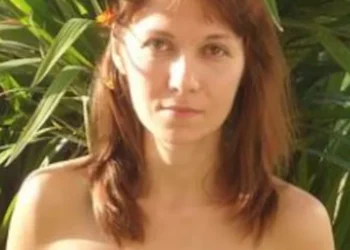 Menino de 15 anos confessa ter assassinado a própria mãe por causa de tablet