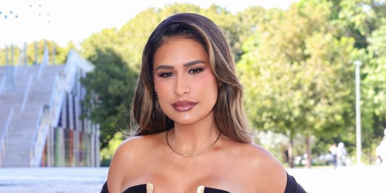 Simone Mendes é uma grande força do sertanejo e seu impacto molda a música no cenário brasileiro