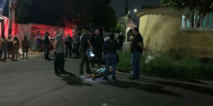 Homem é alvejado em plena via pública e execução apavora moradores
