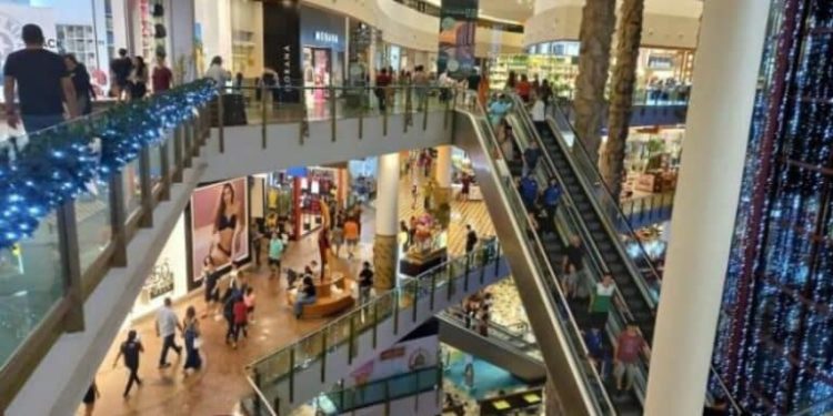 Confira horário de funcionamento do comércio no feriado