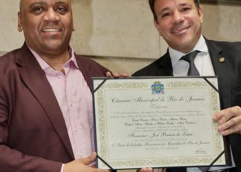 Preto Zezé recebe título de cidadão honorário do Rio de Janeiro