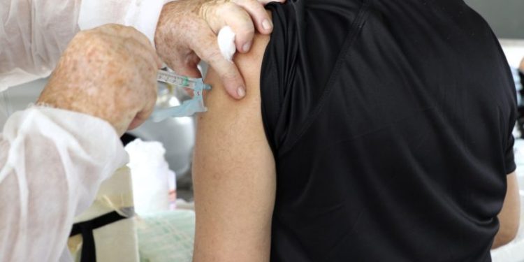 Campanha de vacinação contra a gripe é prorrogada até janeiro de 2025 no Amazonas