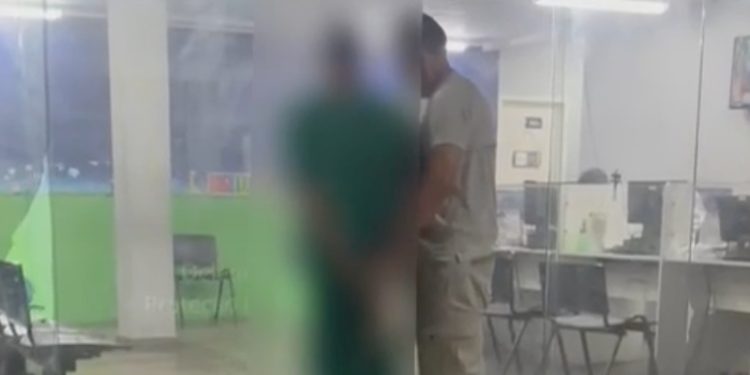 Homem de 21 anos é preso acusado de estuprar os três enteados