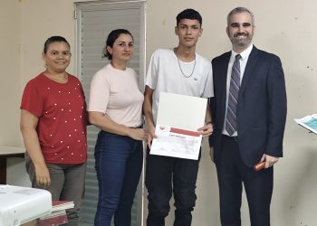 Ministério Público premia alunos em concurso de redação sobre cidadania