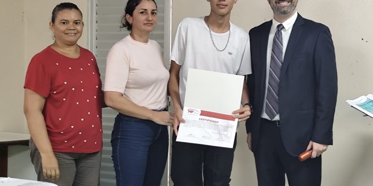 Ministério Público premia alunos em concurso de redação sobre cidadania