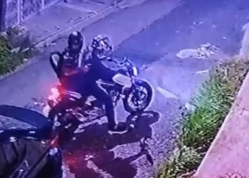 Dupla de assaltantes aterrorizam a zona centro-oeste