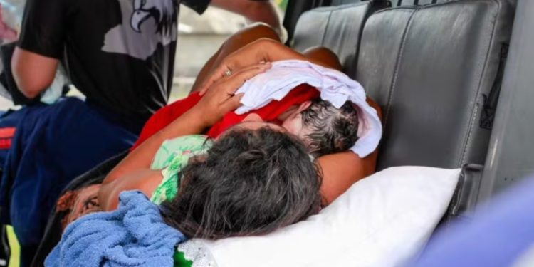 Bebê nasce em helicóptero durante o resgate da mãe