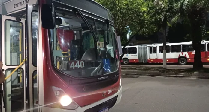 Passageiros passam por terror nesta quarta após ônibus serem alvos de assaltos
