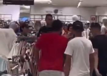 Homem é agredido após se masturbar para uma criança em um shopping de Manaus