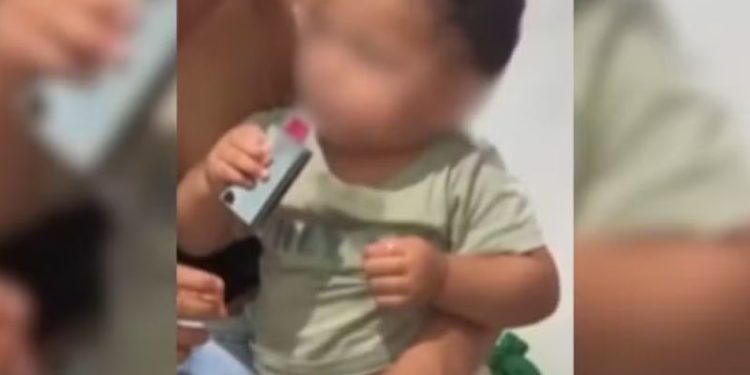 Adolescente filma bebê de 11 meses usando cigarro eletrônico; veja o vídeo