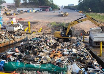 Prefeitura de Manaus retira 220 toneladas de lixo das orlas em operação de limpeza