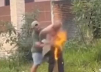 Mulher descobre traição e ateia fogo no marido; veja o vídeo