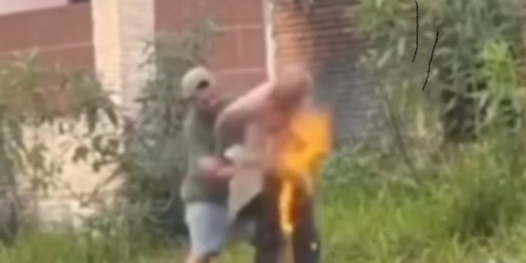 Mulher descobre traição e ateia fogo no marido; veja o vídeo