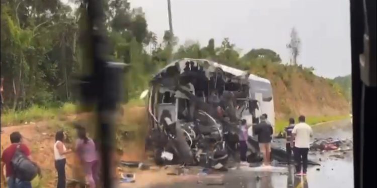 Grave acidente deixa mortos e feridos na rodovia AM-010