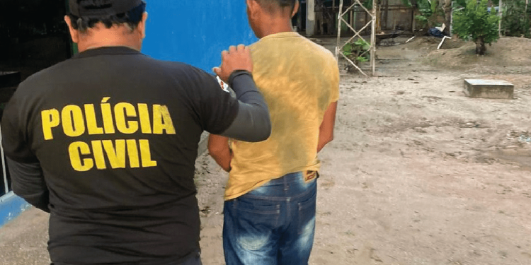 Irmã flagra padrasto abusando sexualmente de enteada