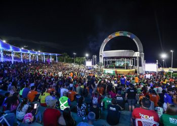 Espetáculo “Um sonho de Natal” encantou o público no Anfiteatro da Ponta Negra