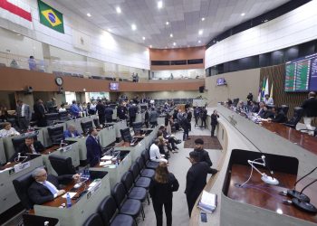 CMM aprova orçamento de R$ 10,5 bilhões  para 2025 com prioridade para educação e saúde