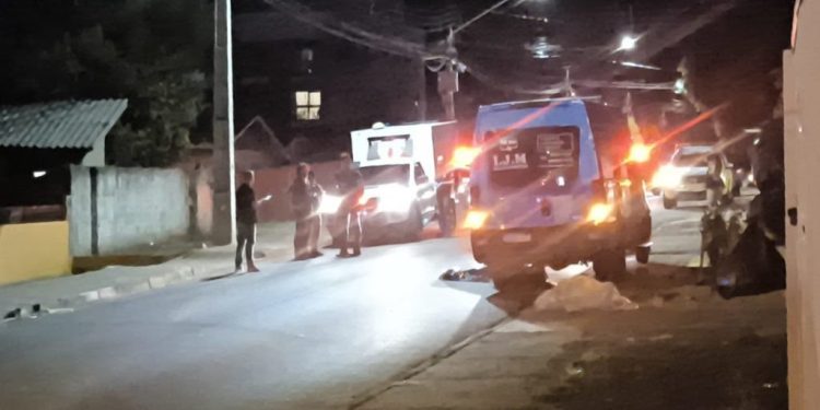 Mulher é executada a tiros após tentar fugir do marido