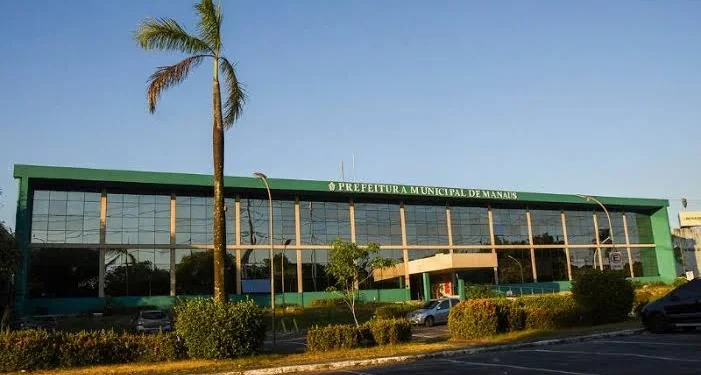 Prefeitura de Manaus injetará mais de R$ 300 milhões na economia com 13º e salário para servidores