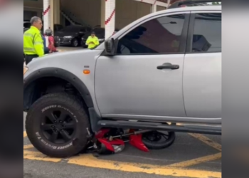 Motociclista fica gravemente ferido em acidente com picape