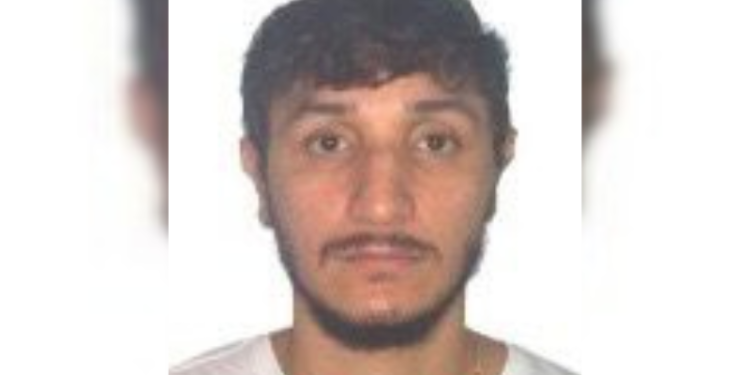 Homem é procurado por comprar material odontológico com cartões clonados