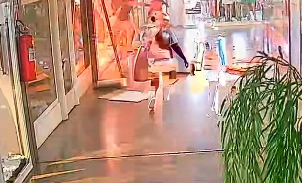 Mulher incendiou loja para matar amante do marido; veja o vídeo