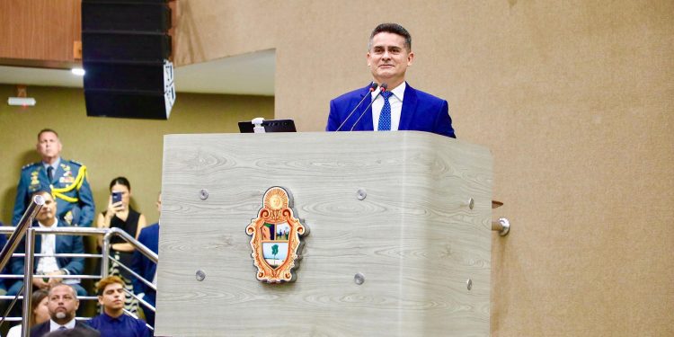 Prefeito David Almeida apresenta Mensagem Governamental na CMM