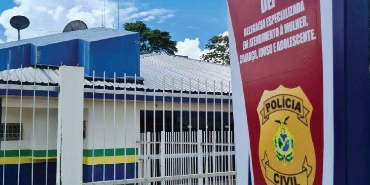 Mãe é presa por agredir o filho de 5 anos