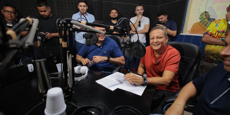 Adjuto Afonso anuncia emenda para Autazes durante festa de 69 anos