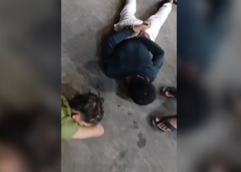 Dupla é presa durante assalto a ônibus em Manaus; veja vídeos