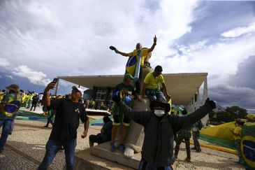 Marcelo Camargo/Agência Brasil 08.01.2023-Manifestantes invadem Congresso, STF e Palácio do Planalto.